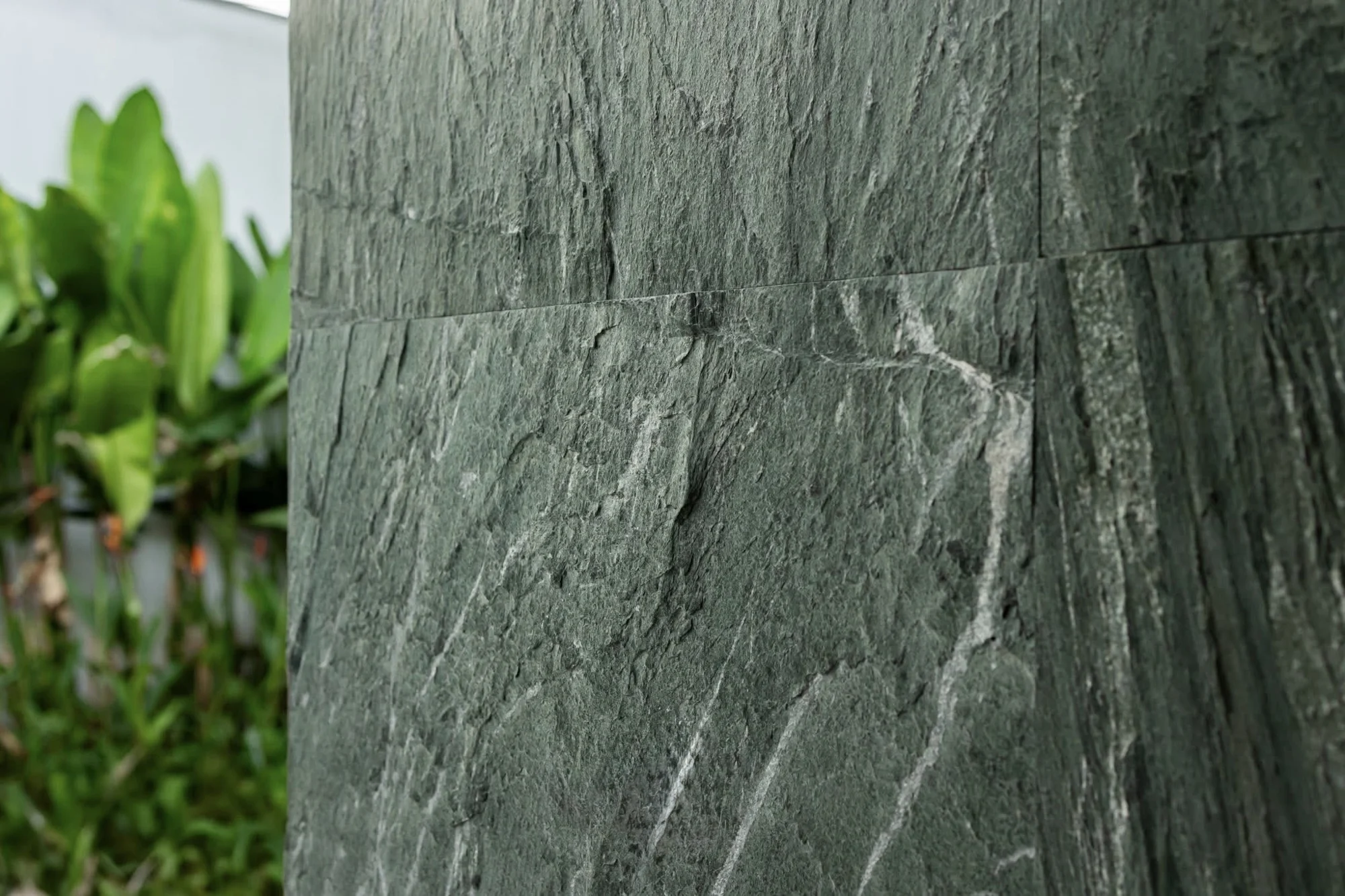 Material & Craft / ผิวหินและใบไม้